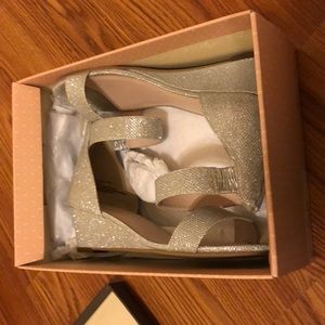 Sparkly Silver RBCORA-PU Ruby & Bloom dress heels